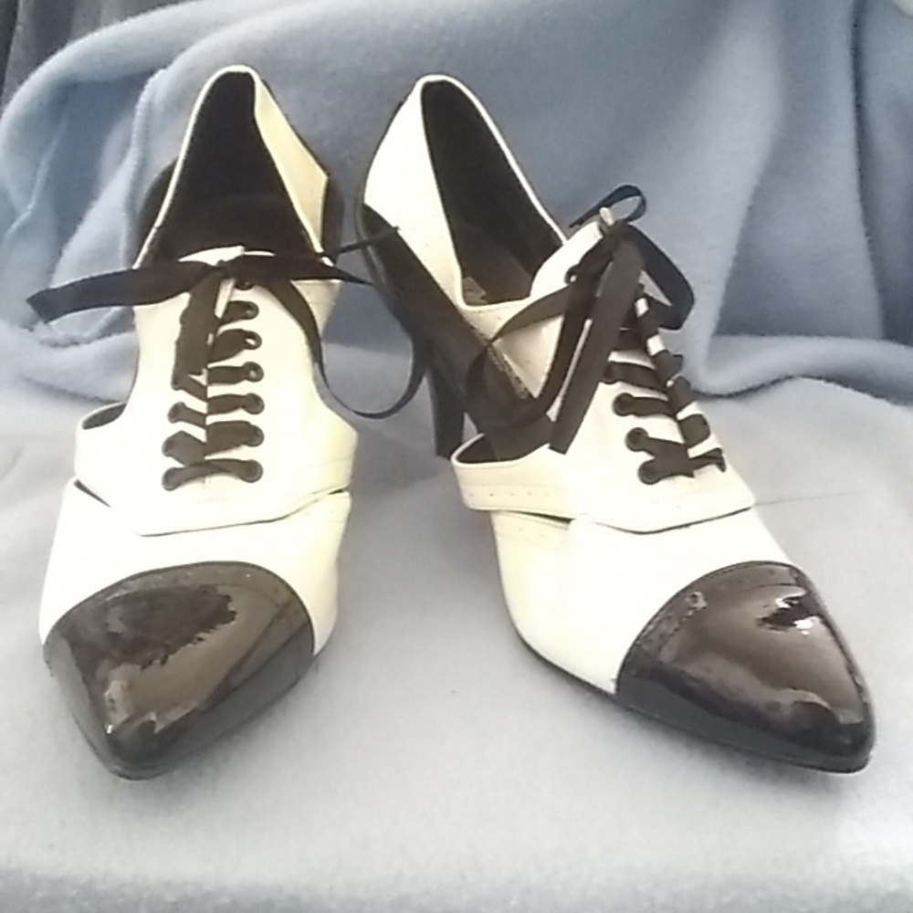 FINAL MARKDOWN Ladies funtasma Oxford style pumps